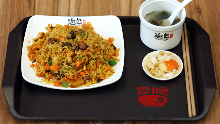 香皖胖叔鍋貼-臘腸炒飯?zhí)撞? /></a>
						<p class=